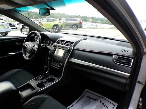 Used 2017 Toyota Camry SE FWD image 14