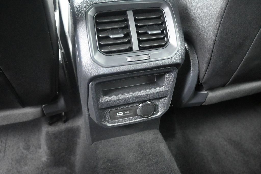 Used 2022 Volkswagen Tiguan SE FWD image 17