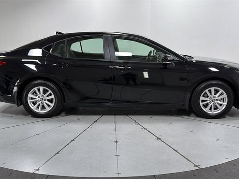 Used 2026 Toyota Camry LE w/ Convenience Package image 6