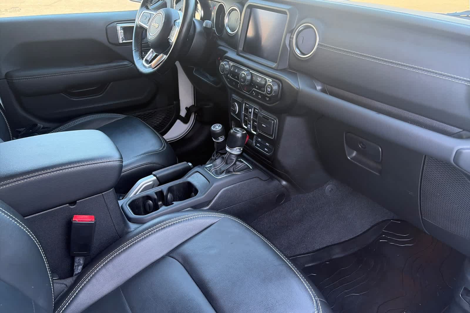 Used 2021 Jeep Wrangler Unlimited Sahara w/ Cold Weather Group AWD/4WD image 17