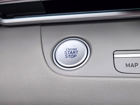 Used 2024 Hyundai Elantra Limited image 22