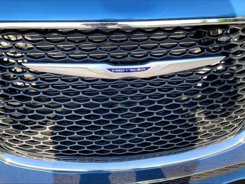 Used 2023 Chrysler 300 Touring RWD image 5