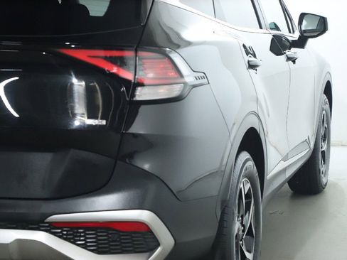Used 2025 Kia Sportage LX AWD/4WD image 47
