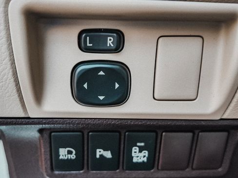 Used 2017 Lexus ES 300h image 23