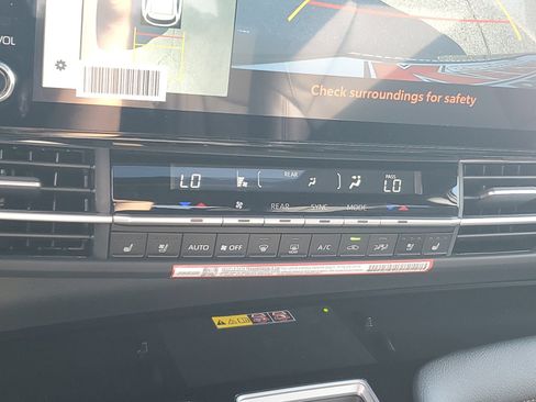 New 2026 Toyota Sienna Platinum AWD/4WD image 27