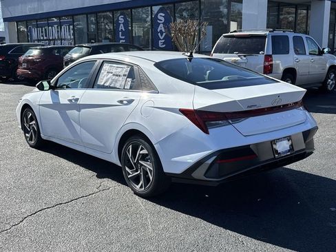 New 2025 Hyundai Elantra SEL image 31