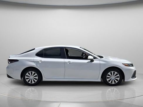 Used 2022 Toyota Camry LE FWD image 5