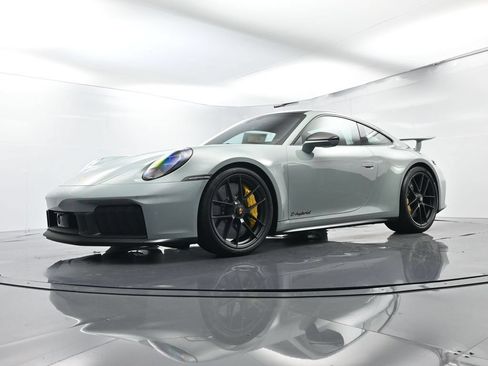 Certified 2025 Porsche 911 Carrera GTS RWD image 42