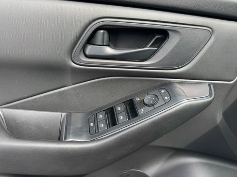 Used 2024 Nissan Rogue S AWD/4WD image 12