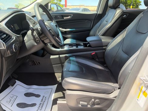 Used 2019 Ford Edge Titanium w/ Equipment Group 301A AWD/4WD image 14