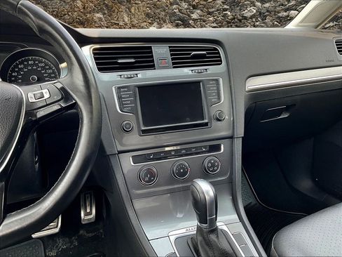 Used 2017 Volkswagen Golf Alltrack S image 6