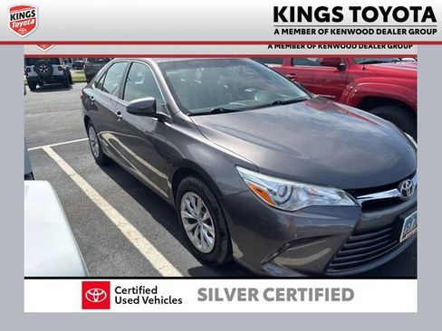 Used 2016 Toyota Camry LE image 1