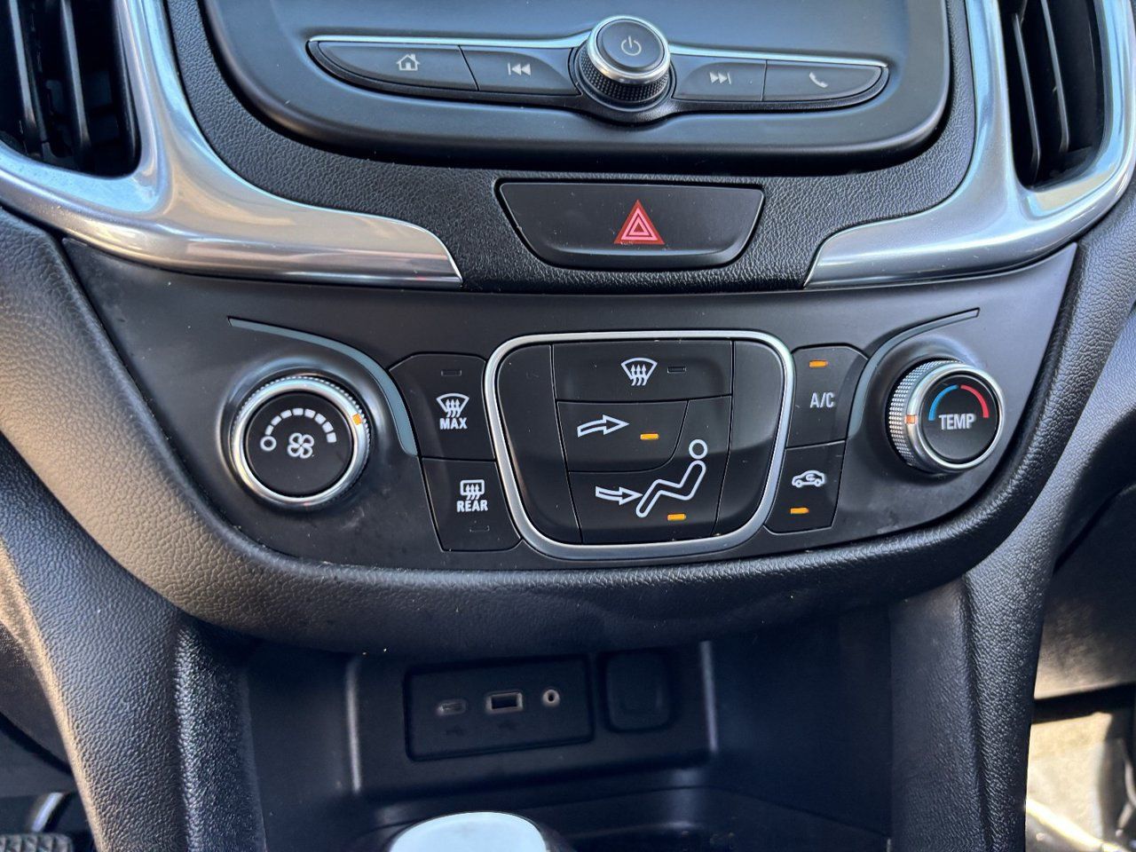 Used 2019 Chevrolet Equinox LT FWD image 22