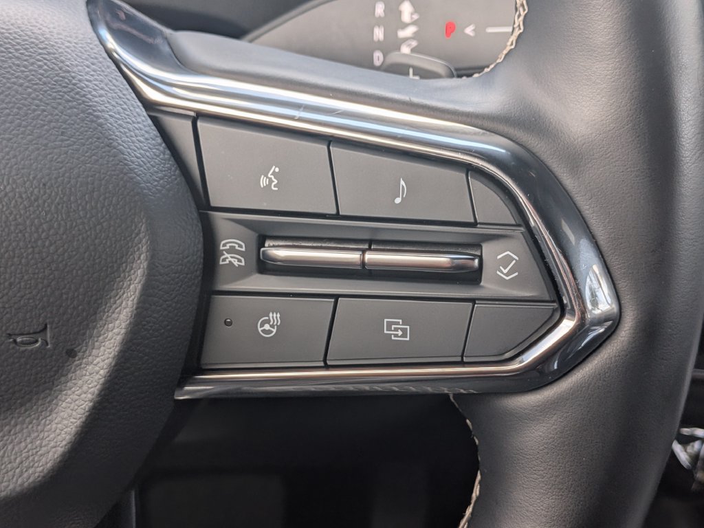 Used 2025 Chevrolet Traverse LT FWD image 28