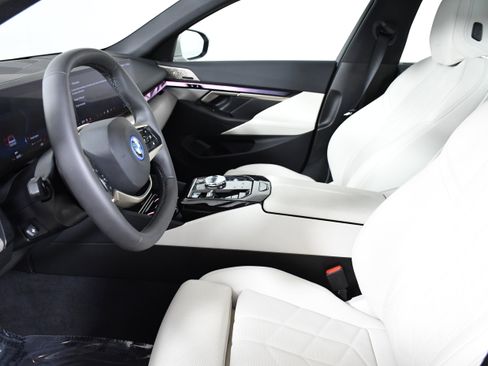 Used 2025 BMW i5 eDrive40i w/ Executive Package image 20