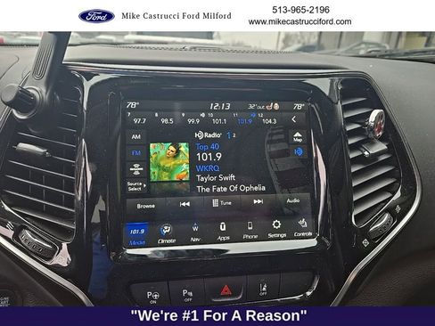 Used 2019 Jeep Cherokee Overland w/ Technology Group image 6