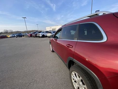 Used 2017 Jeep Cherokee Latitude w/ Comfort & Sound Group image 7