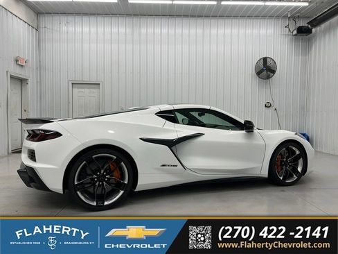 Used 2025 Chevrolet Corvette Z06 RWD image 2