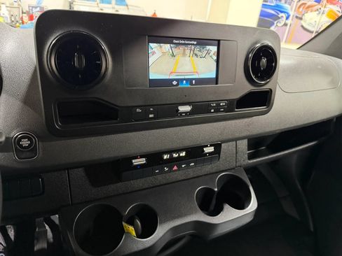 Used 2020 Mercedes-Benz Sprinter 2500 image 39