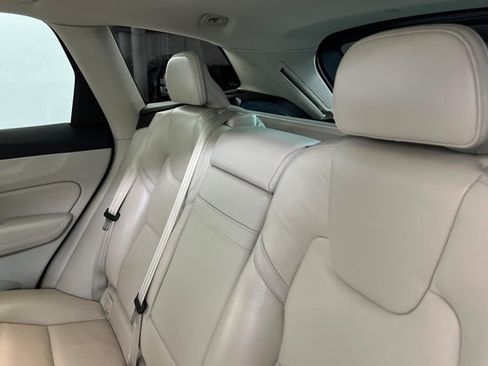 Used 2021 Volvo XC60 T6 Momentum image 20