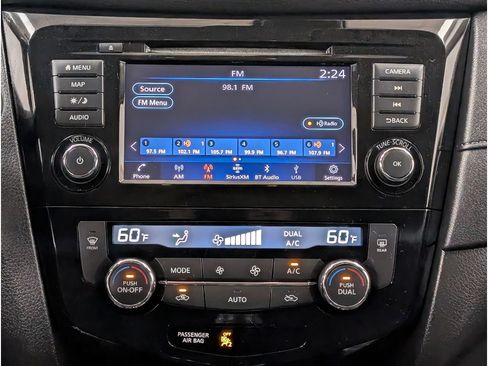 Used 2020 Nissan Rogue SV w/ Premium Package FWD image 16
