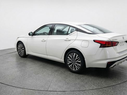 Used 2025 Nissan Altima 2.5 SV FWD image 6