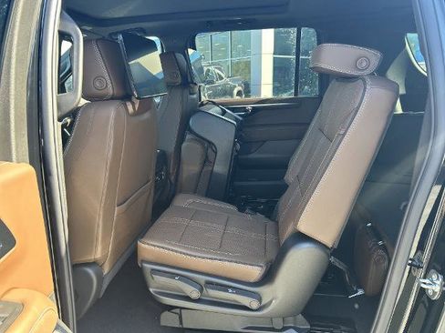 New 2026 Chevrolet Suburban High Country AWD/4WD image 9