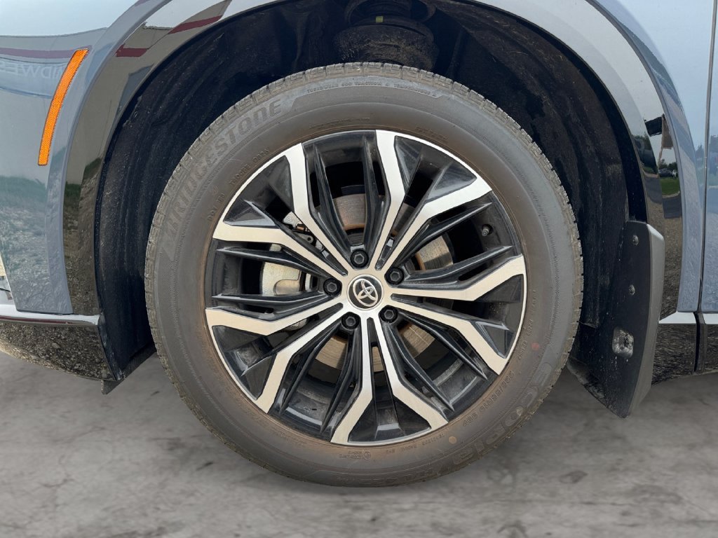 Certified 2026 Toyota Crown Signia AWD/4WD image 9