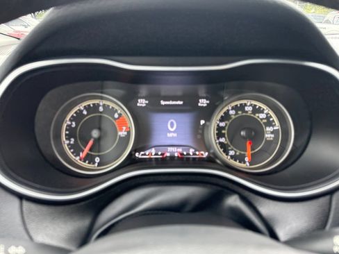 Used 2023 Jeep Cherokee Altitude Lux w/ Mopar Interior Package AWD/4WD image 10