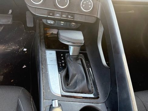 Certified 2021 Hyundai Elantra SE FWD image 14