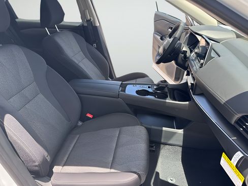Used 2026 Nissan Rogue SV FWD image 35