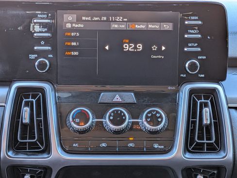 Used 2023 Kia Sorento LX image 22