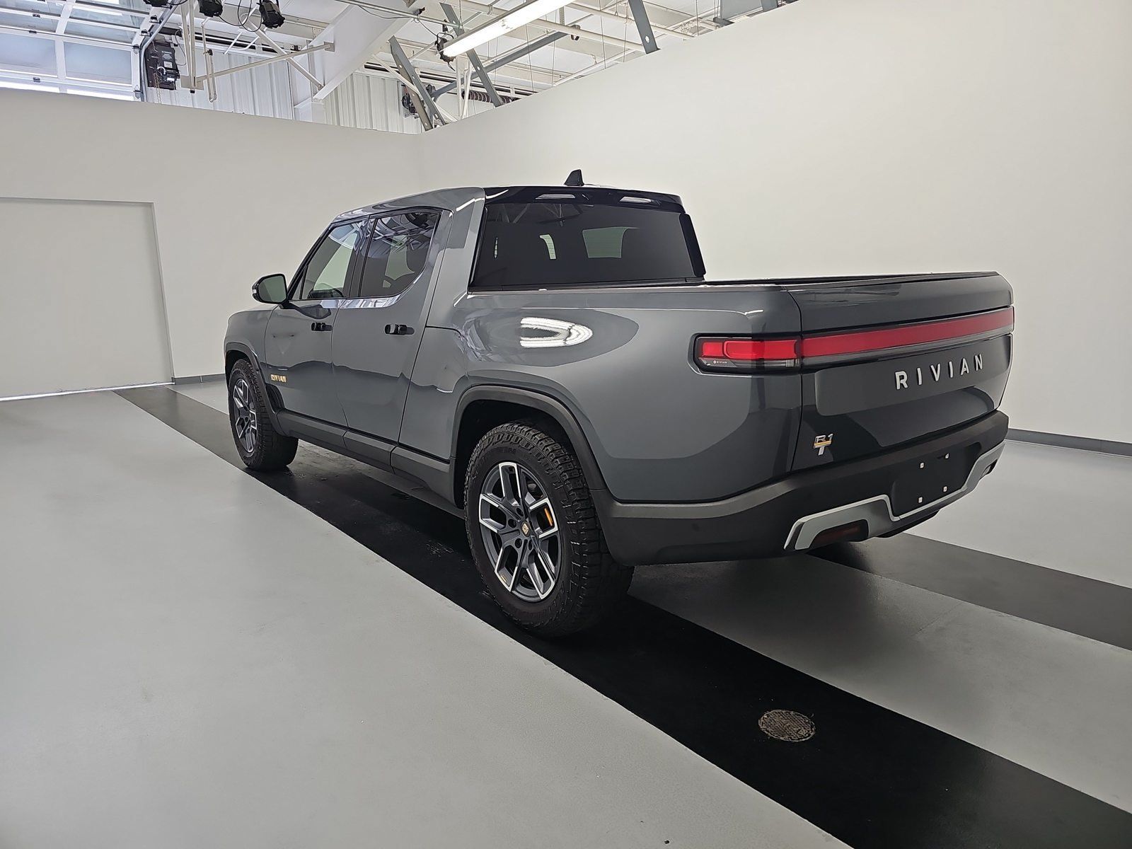 Used 2022 Rivian R1T Launch Edition AWD/4WD image 3