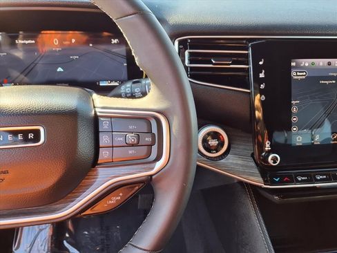 Used 2024 Jeep Wagoneer L Series II w/ Flexible Seating Group image 11