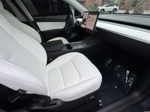 Used 2023 Tesla Model Y Long Range AWD/4WD image 16