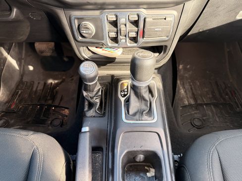 Used 2020 Jeep Wrangler Unlimited Sport S image 19