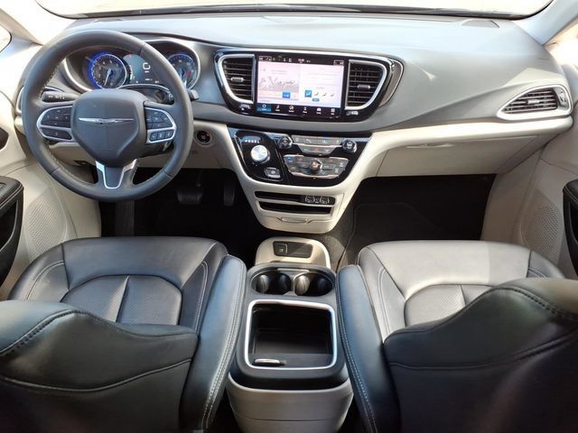 Certified 2024 Chrysler Pacifica Touring-L FWD image 27