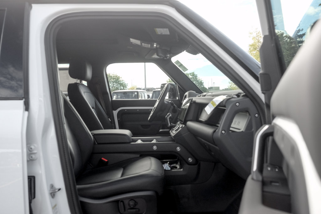 New 2026 Land Rover Defender 110 X-Dynamic SE AWD/4WD image 22