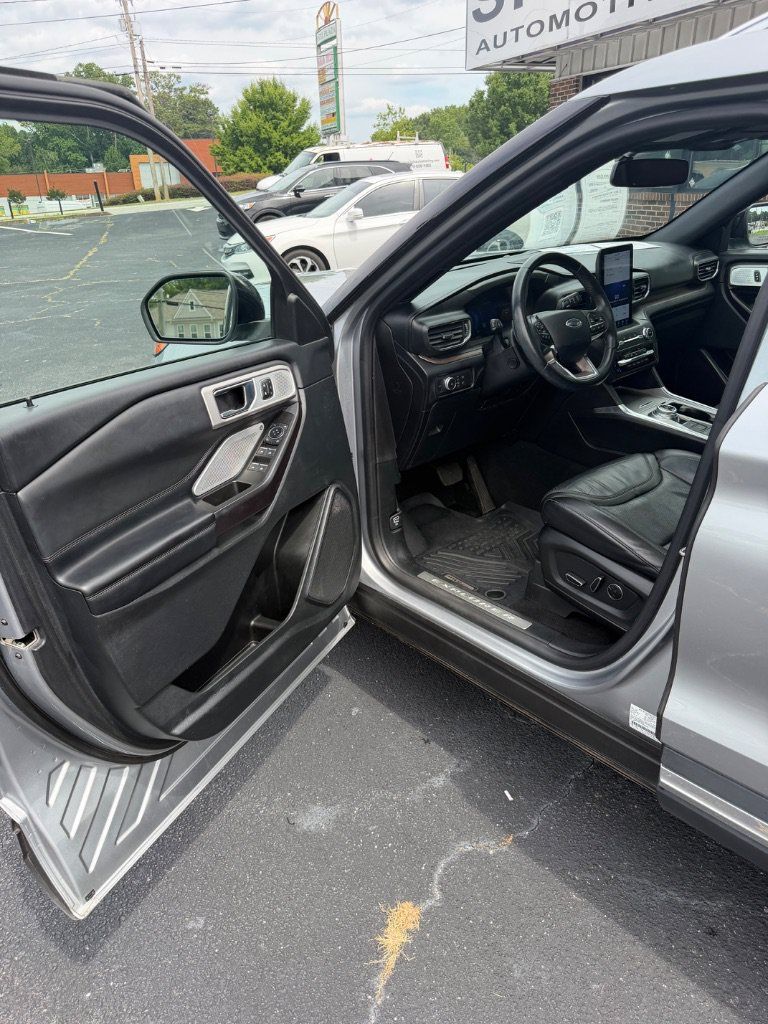Used 2020 Ford Explorer Platinum w/ Premium Technology Package AWD/4WD image 23