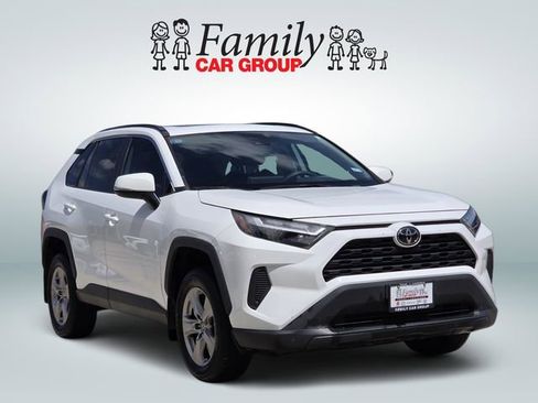 Used 2023 Toyota RAV4 XLE w/ Convenience Package FWD image 2