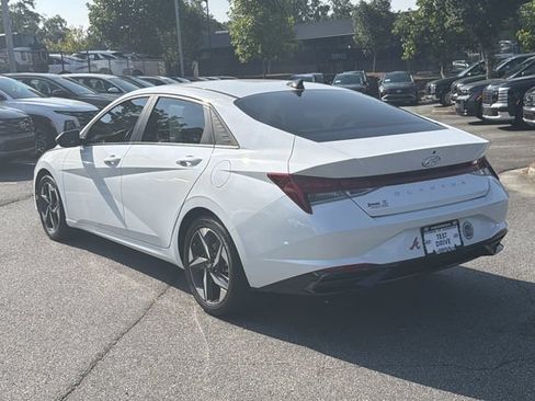 Used 2022 Hyundai Elantra SEL w/ Convenience + Premium Package FWD image 6