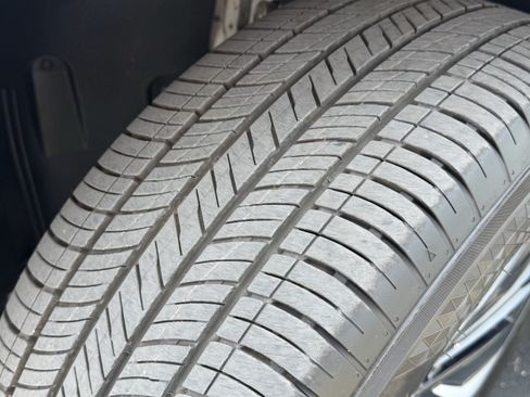 Certified 2025 Volkswagen Atlas SE FWD image 12