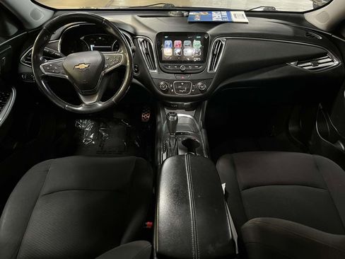 Used 2017 Chevrolet Malibu LT FWD image 3