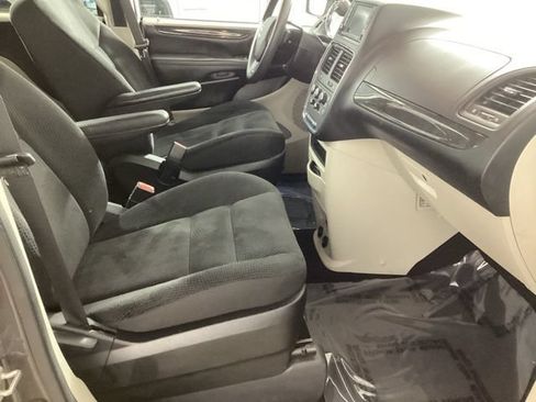 Used 2020 Dodge Grand Caravan SE FWD image 24