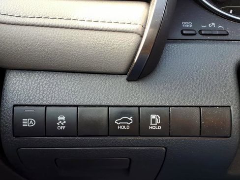 Used 2019 Toyota Camry L image 20