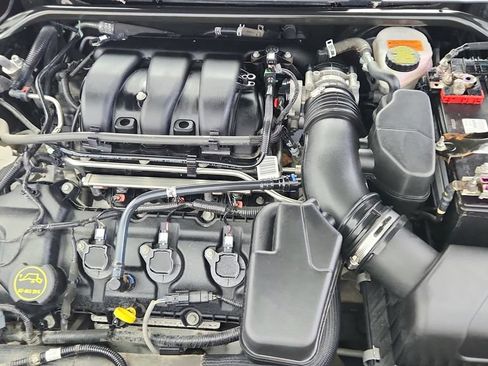 Used 2019 Ford Taurus Limited AWD/4WD image 38