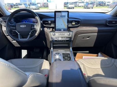 Used 2020 Ford Explorer Platinum w/ Premium Technology Package image 12
