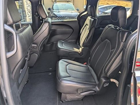 Used 2025 Chrysler Pacifica Select FWD image 25