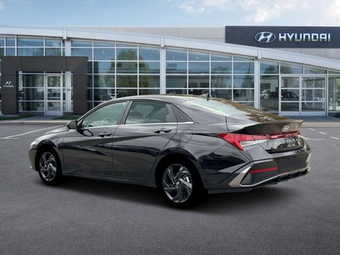 New 2026 Hyundai Elantra SEL Sport FWD image 4