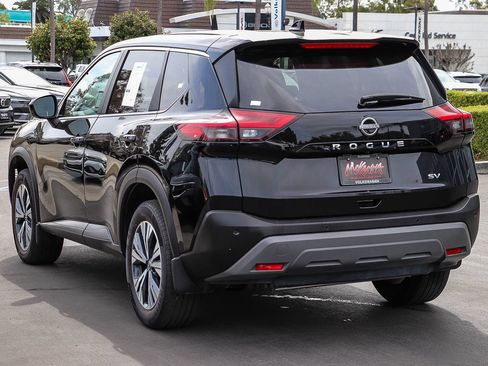 Used 2023 Nissan Rogue SV FWD image 8